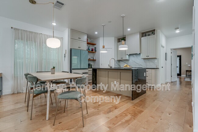 Building Photo - 211 Gibson