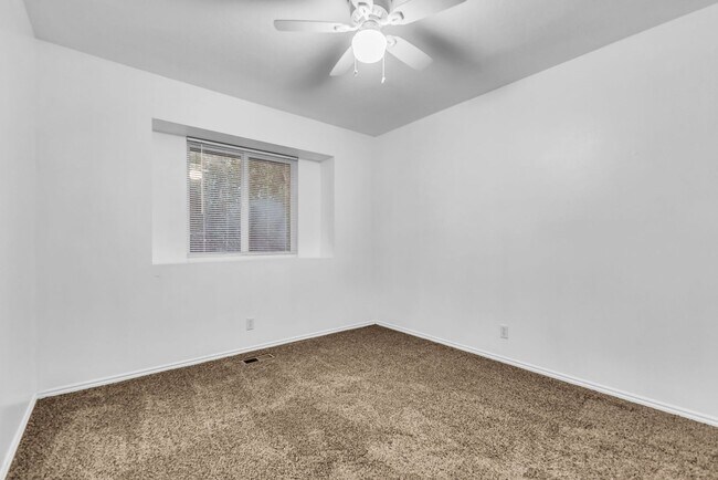 Building Photo - Charming Farmington Home in Peaceful Cul-de-Sac