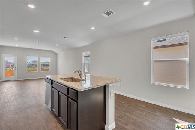 Building Photo - 585 Apache Plum Dr
