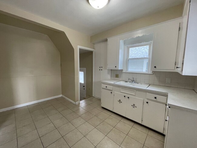 Building Photo - 5233 Anthony St