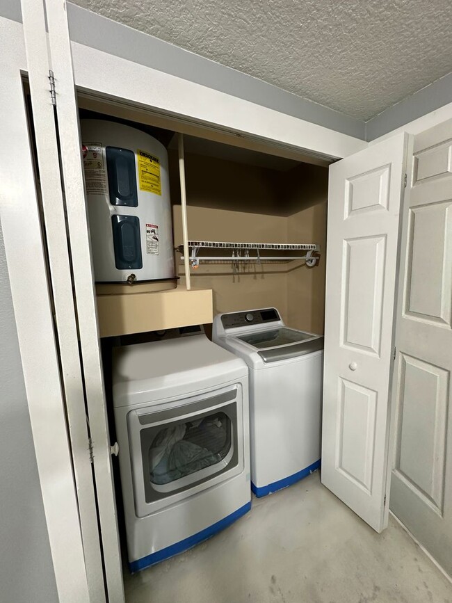 Building Photo - Spacious 1bedroom 1 bath condo in The Quar...