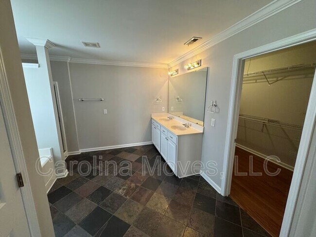 Building Photo - 104 Shairpin Ln