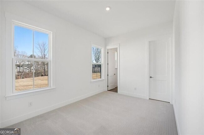 Building Photo - 2815 Medford Dr