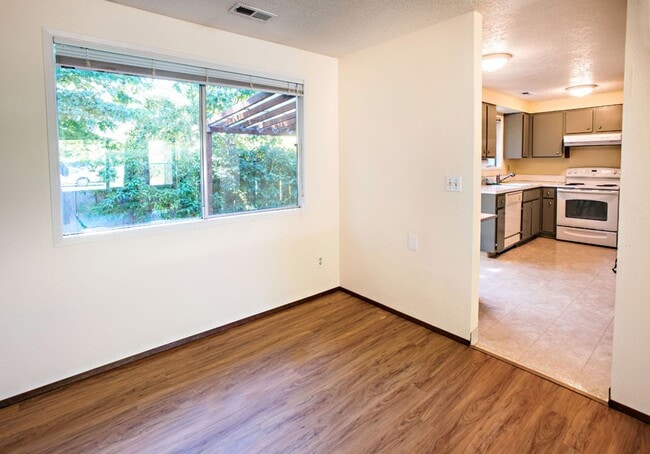 Building Photo - 2729 SE 63rd Ave