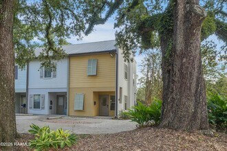 Building Photo - 701 W Taft St