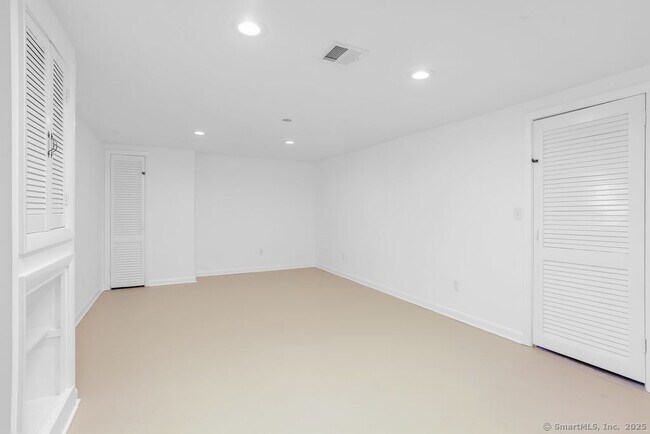 Building Photo - 214 Mixville Rd