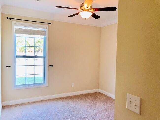 Building Photo - Immaculate 5bd 3bd Berewick home with many newly upgrades!