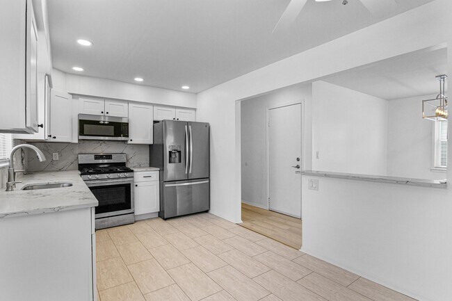 Building Photo - 64 Isabella Ave