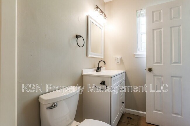 Building Photo - 503 W Tietgen St