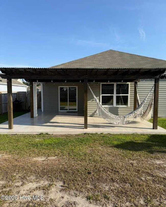 Building Photo - 2201 Emerald Ave