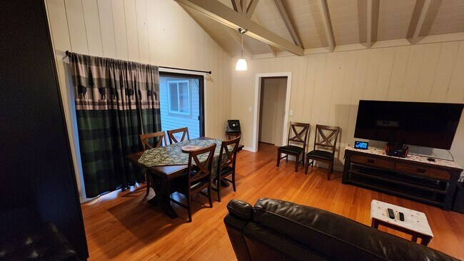 Building Photo - Beautiful Boulder Creek Redwood Cabin!