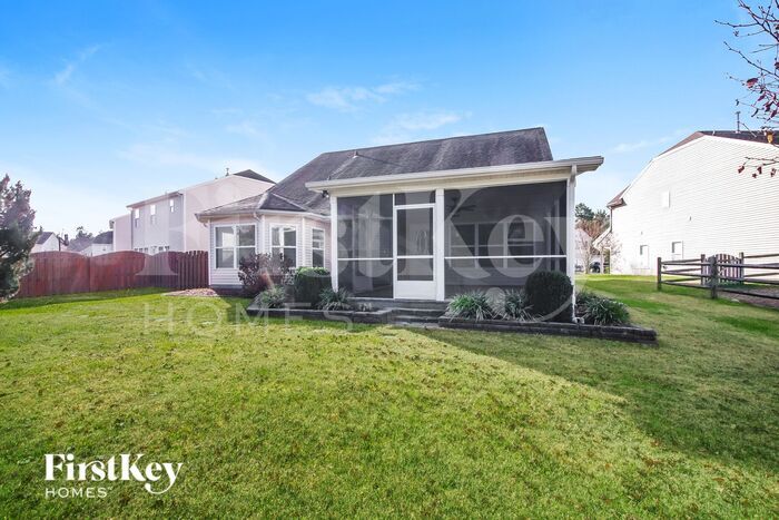 Building Photo - 11618 Village Pond Dr