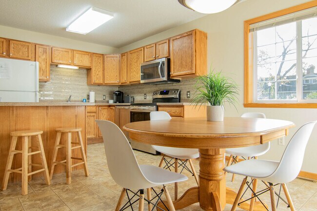 Kitchen and dining room - 129 16th St S