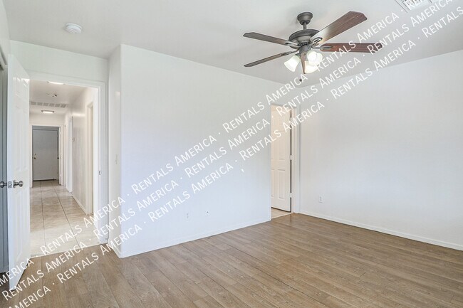 Building Photo - 12043 W Windrose Dr