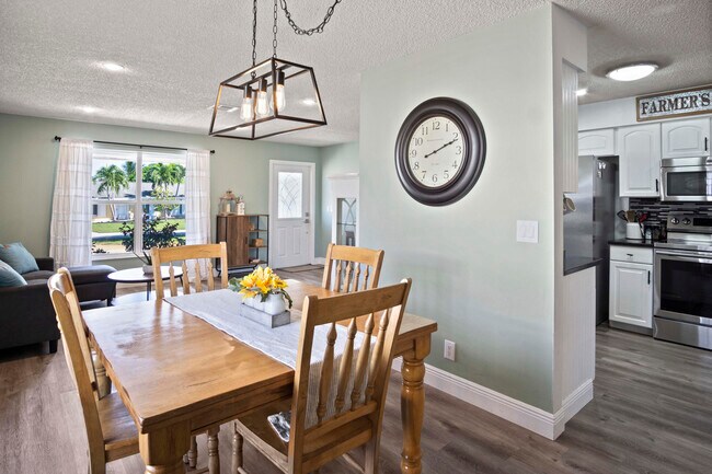 Building Photo - 9032 SE Sandridge Ave