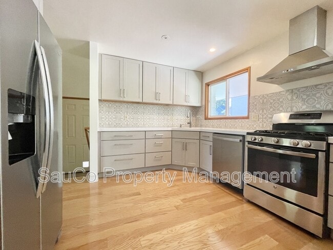 Building Photo - 5751 NE Lisbon Way