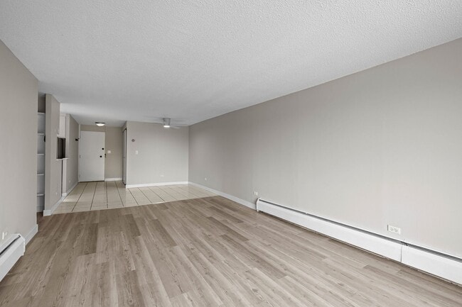 Building Photo - Updated 2-bedroom condo in Denver!
