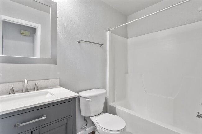 Building Photo - 340 Bench Blvd