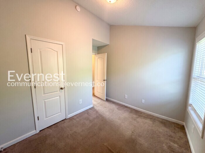 Building Photo - 8643 Thomas Ln