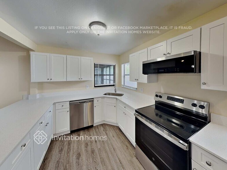 Building Photo - 2940 Theresa Dr