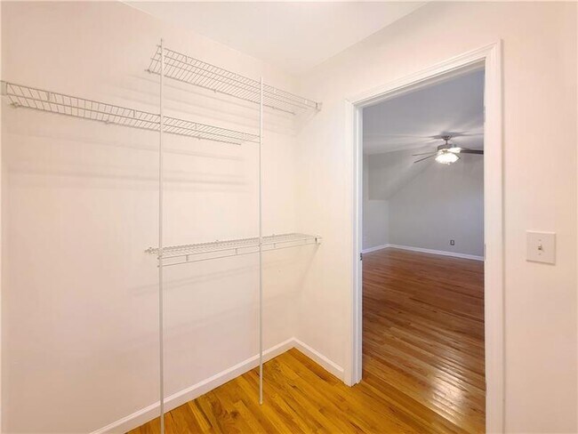 Building Photo - 140 Brook Cir SE