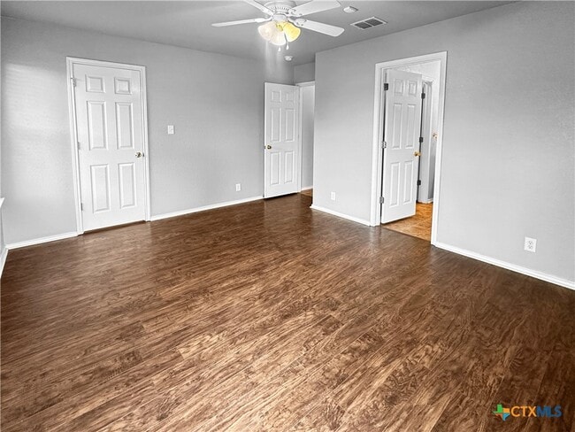 Building Photo - 2384 Medina Dr