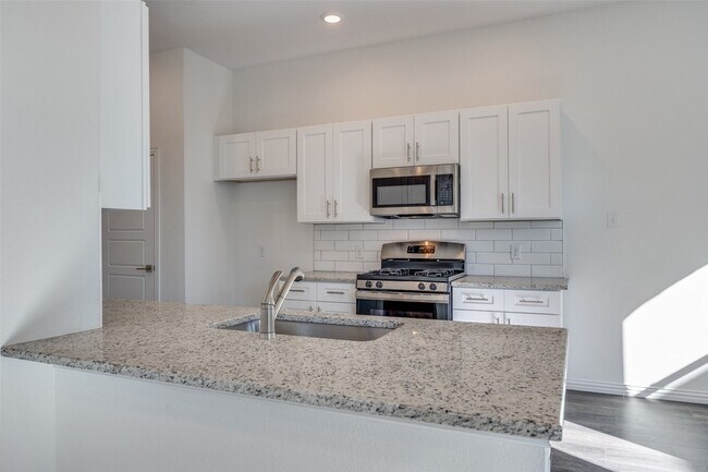 Building Photo - 2402 Ash Ln