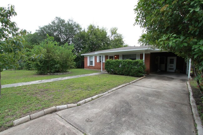 Building Photo - Charming 3-Bedroom Home in Windsor Park