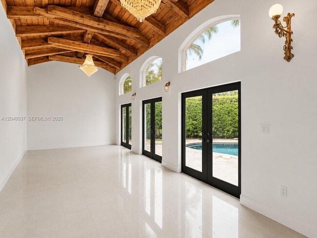 Building Photo - 6350 Pine Tree Dr