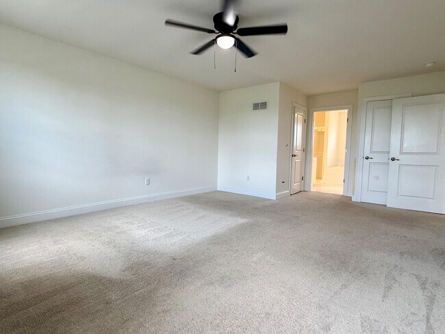Building Photo - 636 McCracken Dr