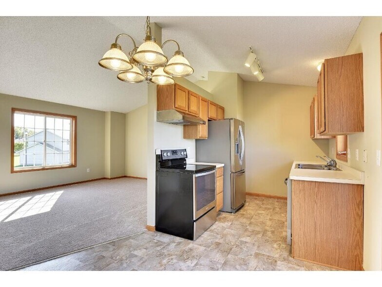 Building Photo - 2015 Brittany Ct