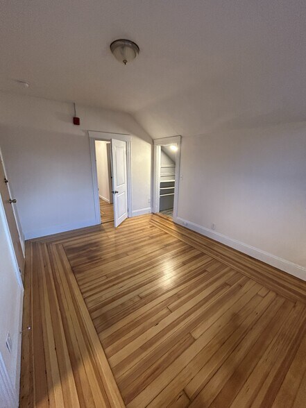 Building Photo - 335 Academy Ave