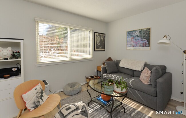 Building Photo - 44 Heritage Vlg