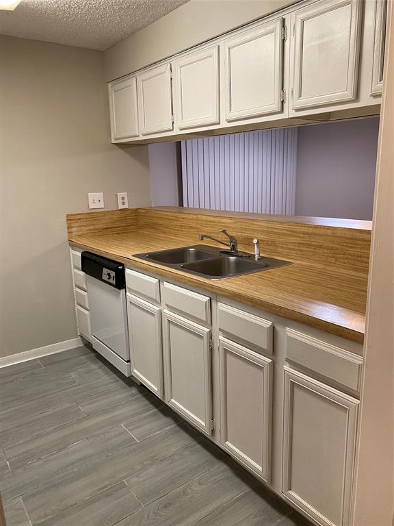 Building Photo - 10156 Waterstone Dr