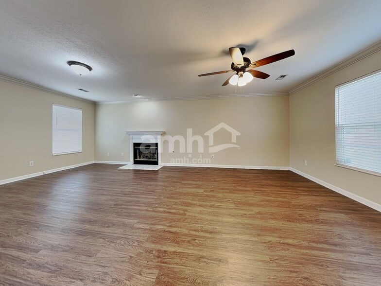 Building Photo - 1405 Randall Park Dr