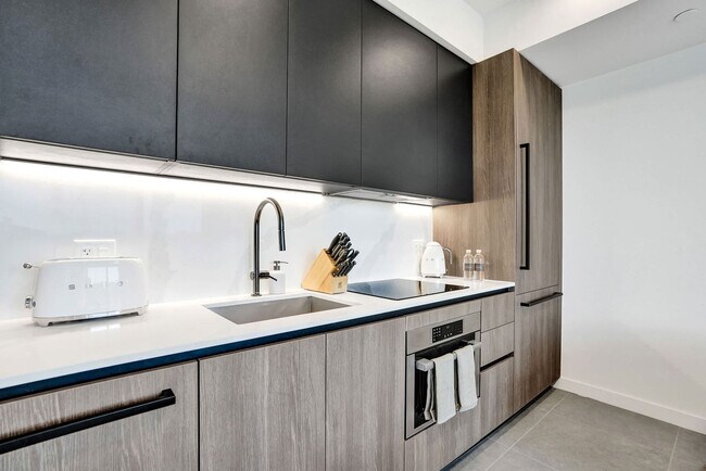 Building Photo - 580 72nd St