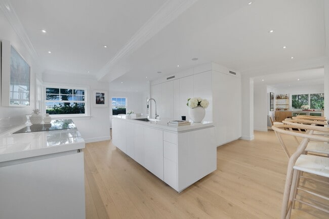 Building Photo - 7103 S Flagler Dr