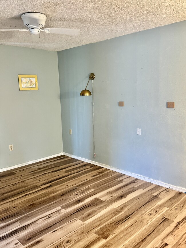 Building Photo - 328 51st St Ct W