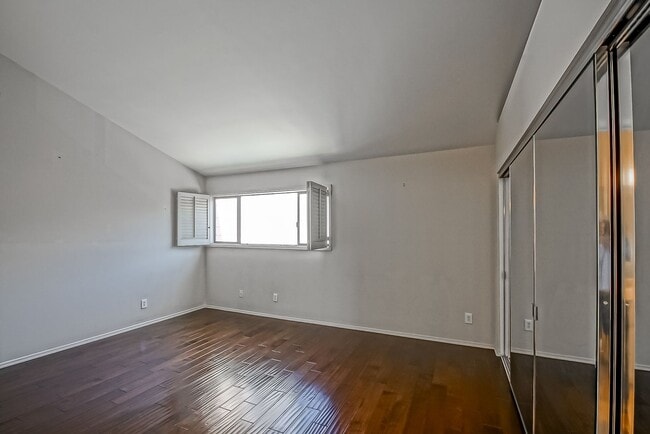 Building Photo - REMODELED, SPACIOUS & BRIGHT OCEAN-FACING CONDO IN BEAUTIFUL COMPLEX PERCHED ABOVE HOLLYWOOD RIVI...