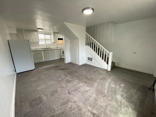 Building Photo - 452 Alder St
