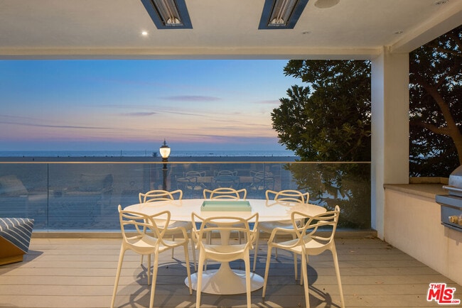 Building Photo - 1347 Palisades Beach Rd