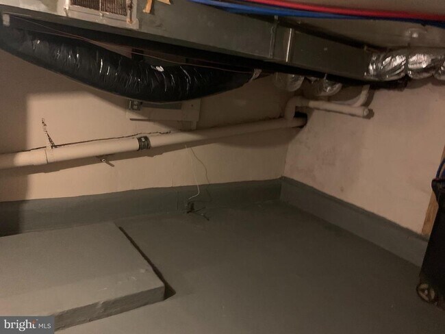 Building Photo - 1819 Sigel St