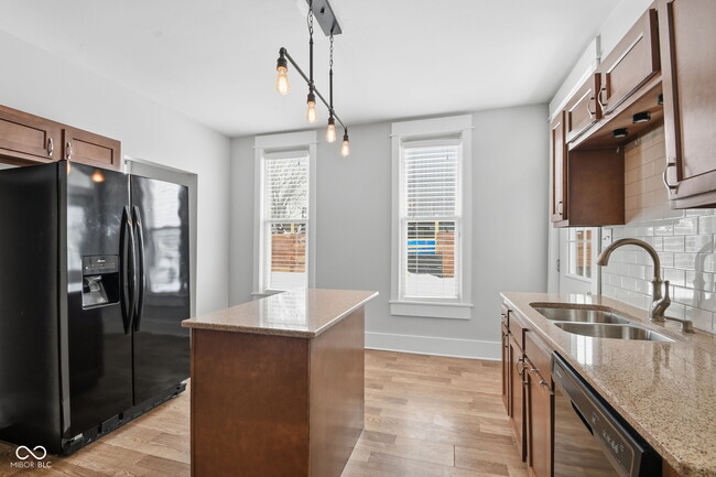 Building Photo - 717 Parkway Ave