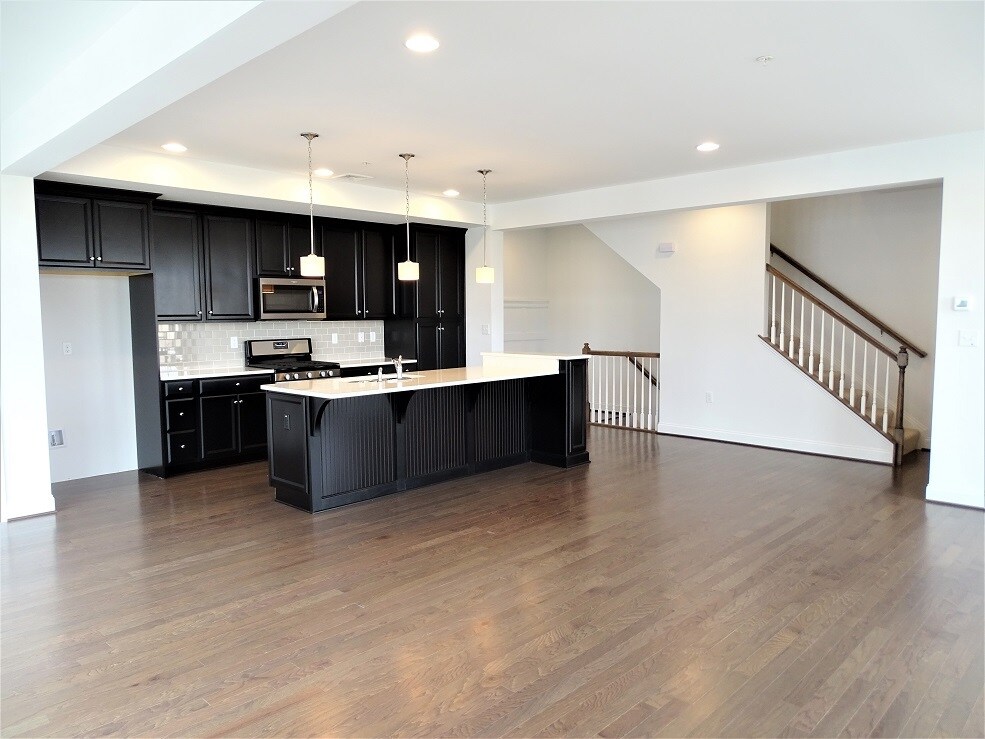 Building Photo - 320 Mayer Pl