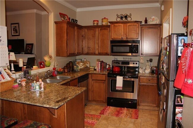 Building Photo - 3998 Rochester Cir