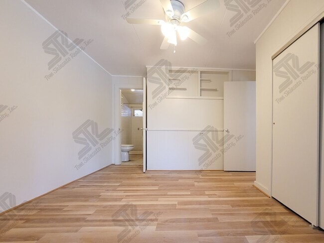 Building Photo - 1132