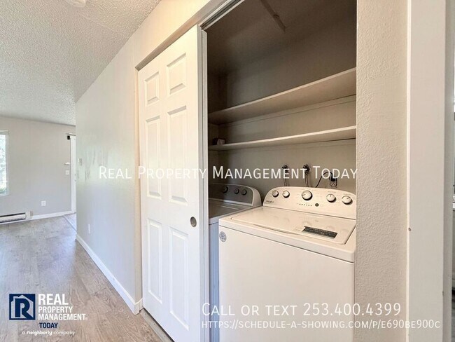 Building Photo - 1410 Josephine Ct SE