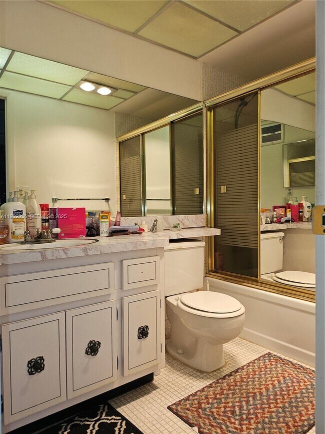 Building Photo - 5121 W Oakland Park Blvd