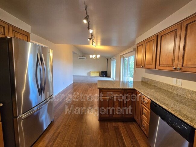 Building Photo - 2911 NW Ashwood Dr