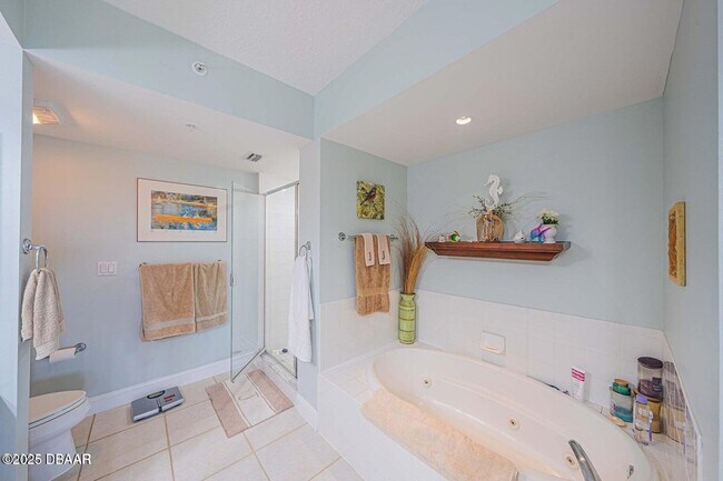 Building Photo - 4650 Links Village Dr
